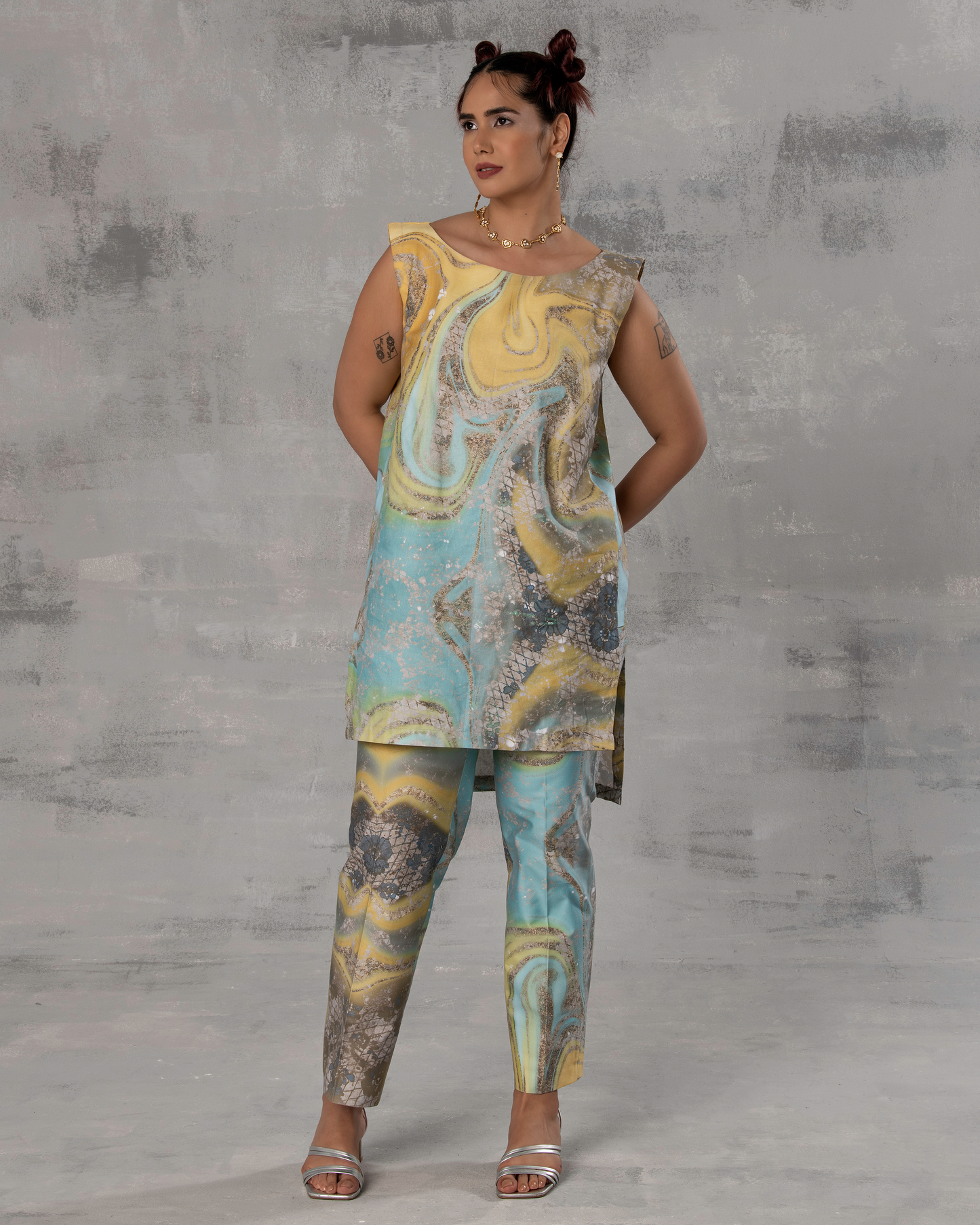 Kamsyā Straight Fit Trousers