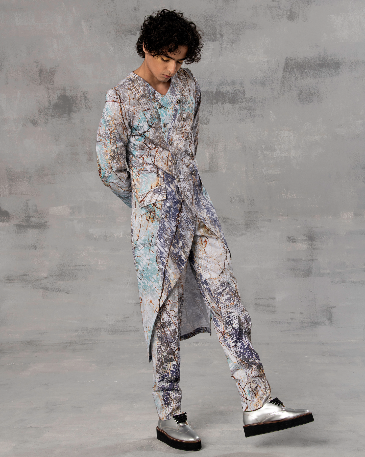 Vartakā Straight Fit Trousers